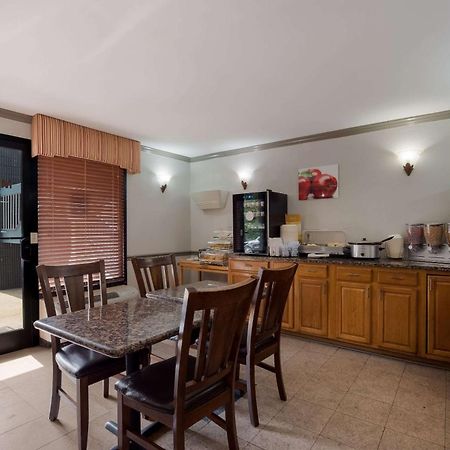 Quality Inn Fort Jackson Колумбия Екстериор снимка