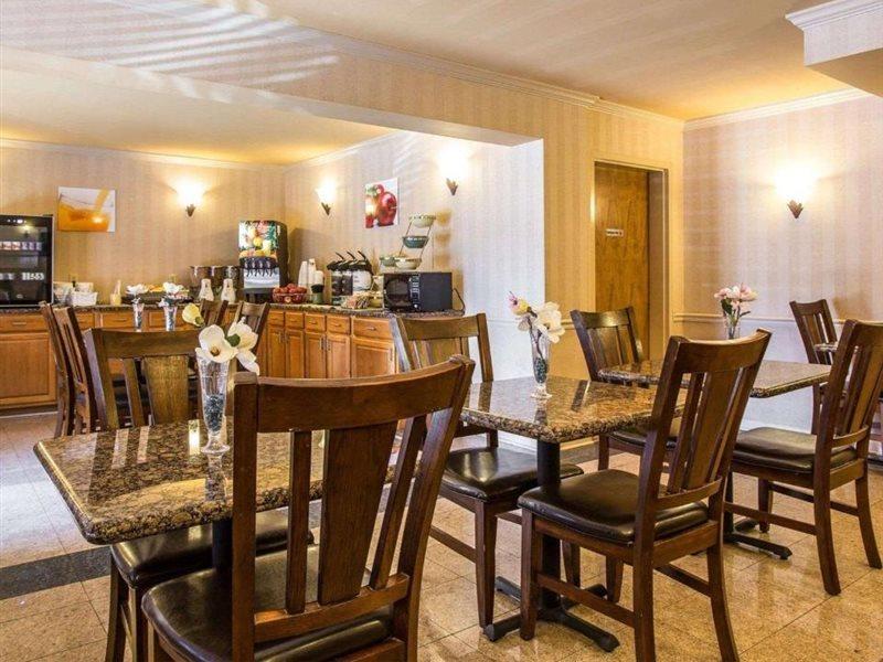 Quality Inn Fort Jackson Колумбия Екстериор снимка