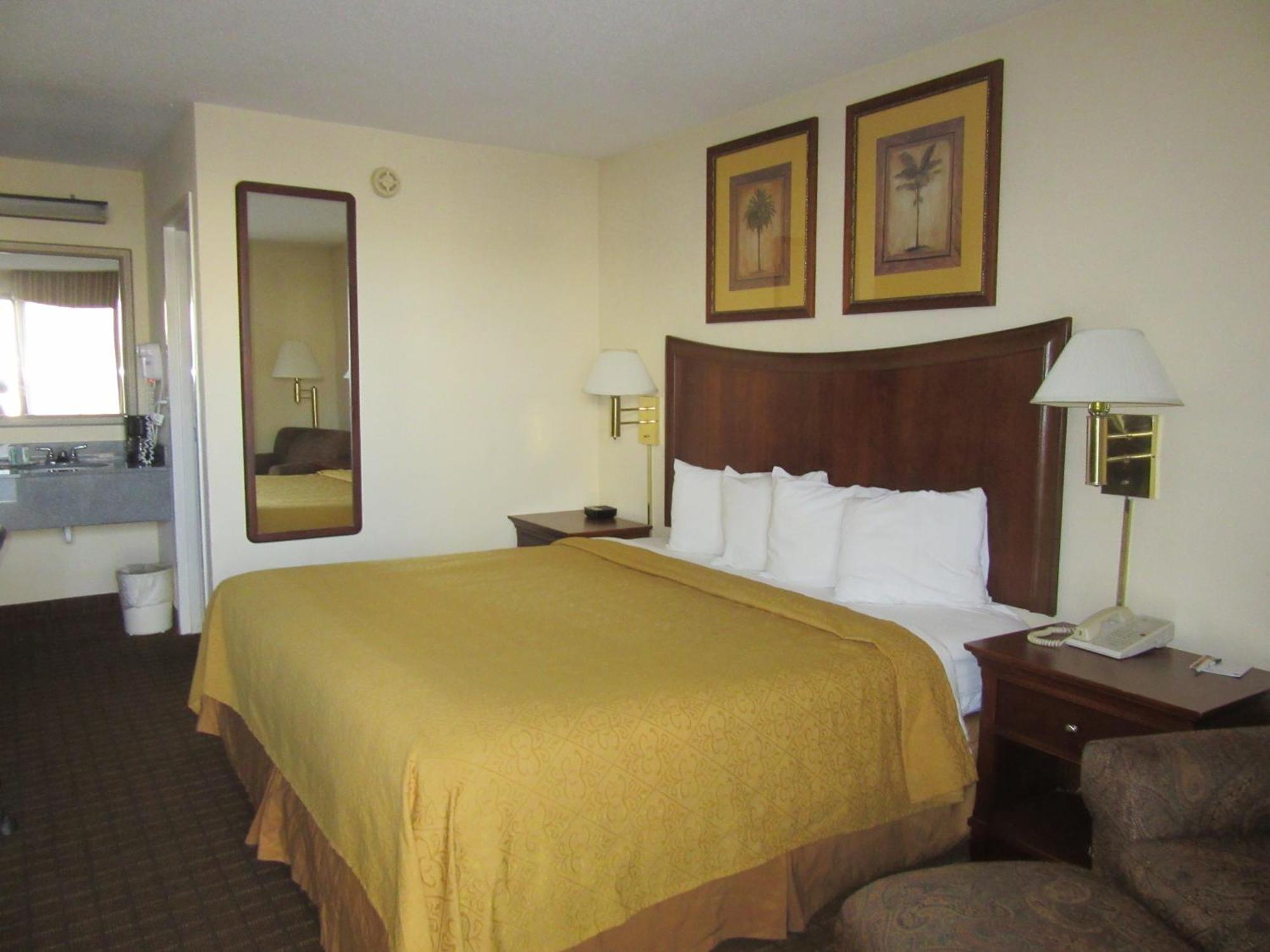 Quality Inn Fort Jackson Колумбия Стая снимка