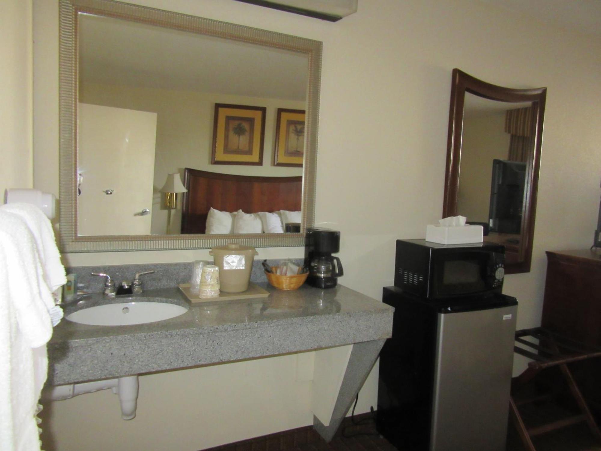Quality Inn Fort Jackson Колумбия Екстериор снимка