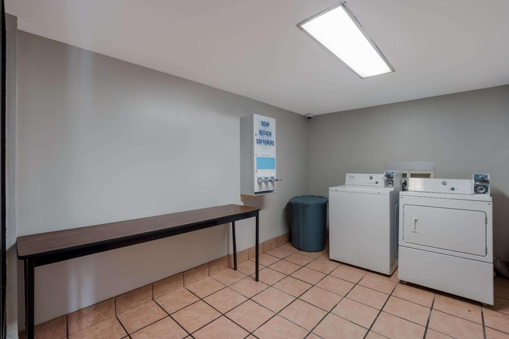Quality Inn Fort Jackson Колумбия Екстериор снимка