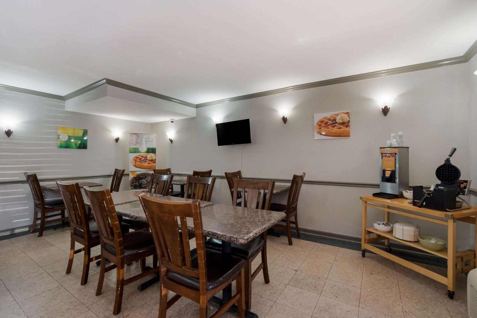 Quality Inn Fort Jackson Колумбия Екстериор снимка