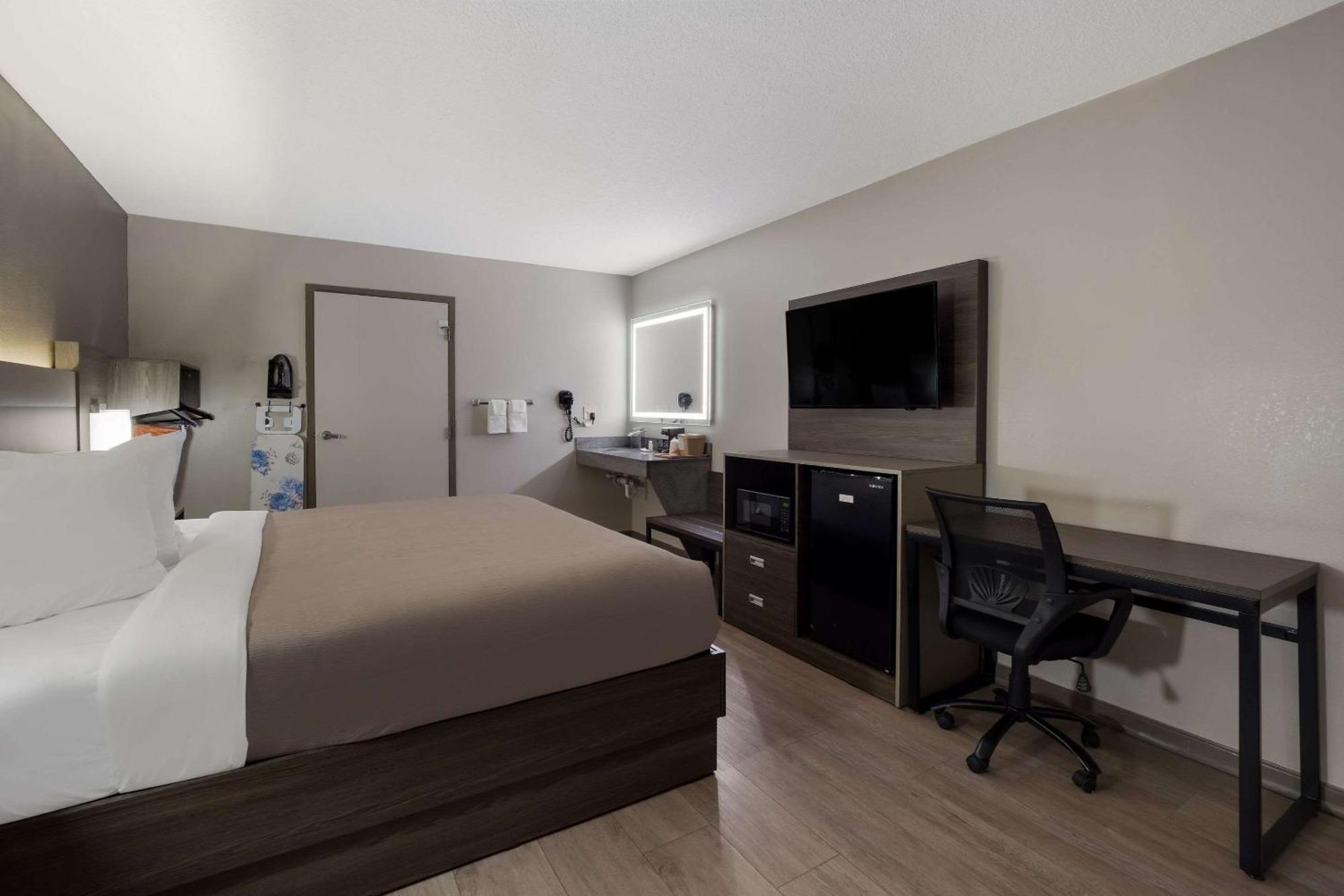 Quality Inn Fort Jackson Колумбия Екстериор снимка