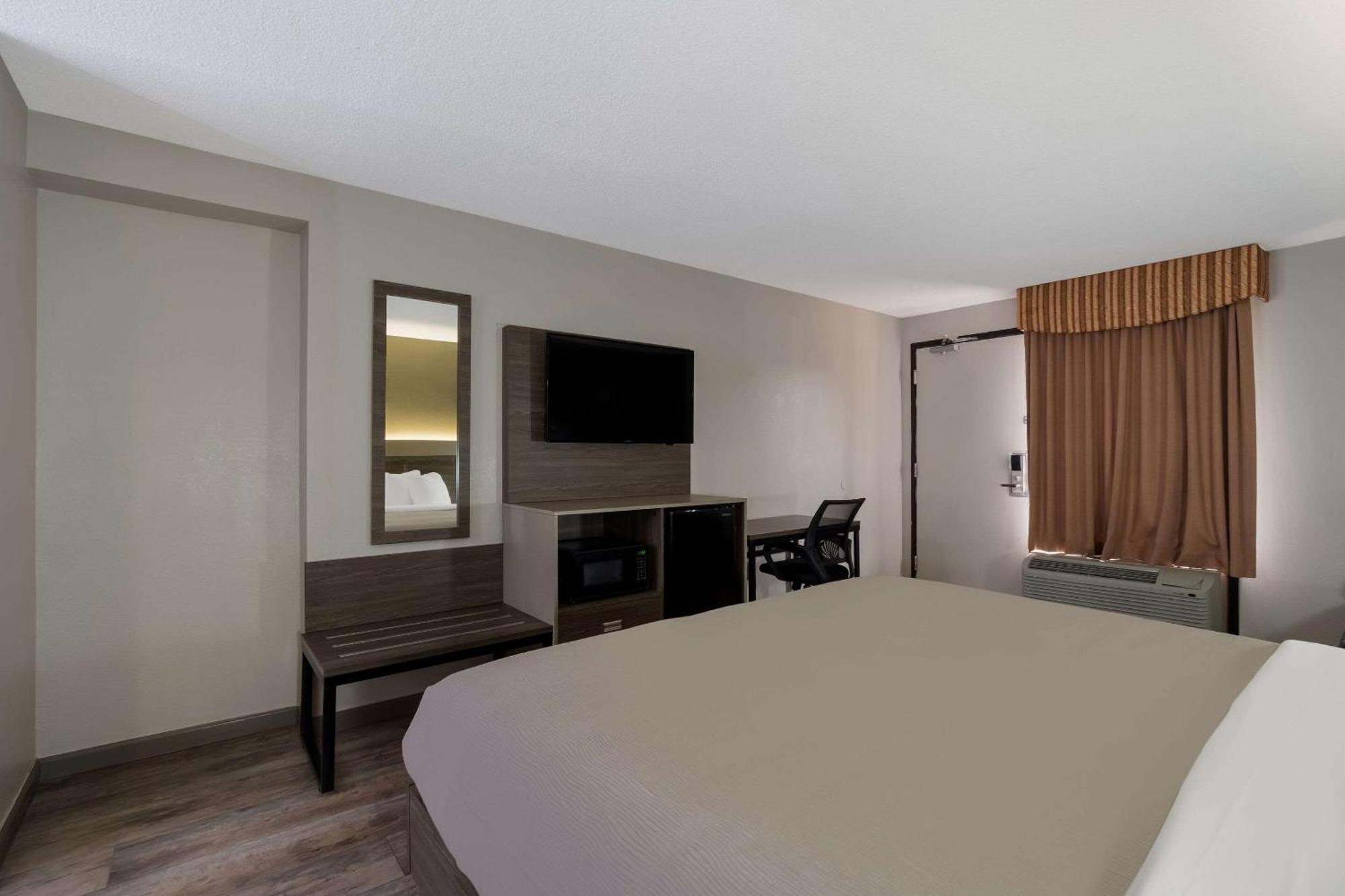 Quality Inn Fort Jackson Колумбия Екстериор снимка