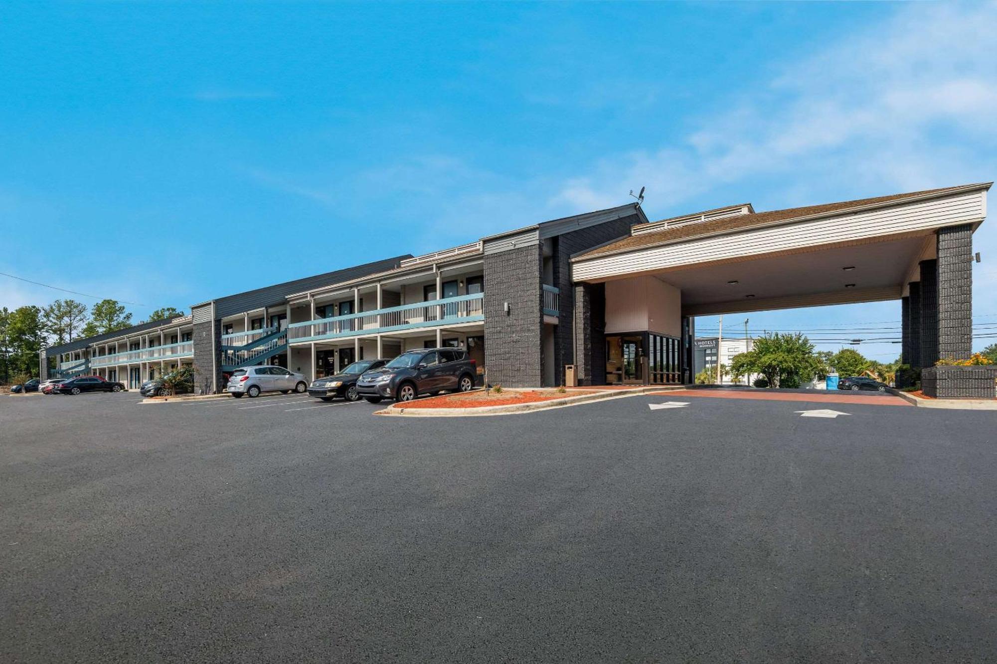 Quality Inn Fort Jackson Колумбия Екстериор снимка