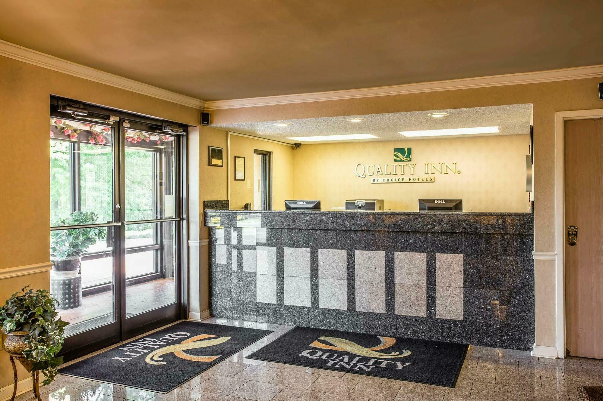 Quality Inn Fort Jackson Колумбия Екстериор снимка