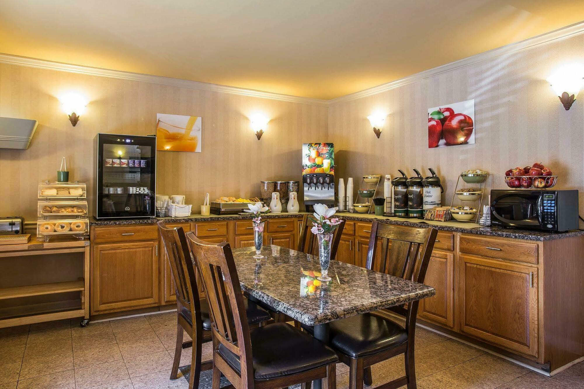 Quality Inn Fort Jackson Колумбия Екстериор снимка